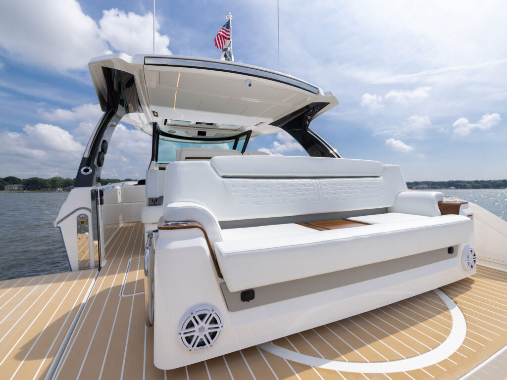 Tiara 39 LS Buffet Lounge module