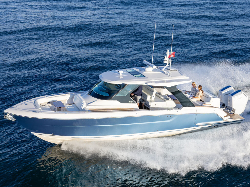 Tiara 39 LS running fast