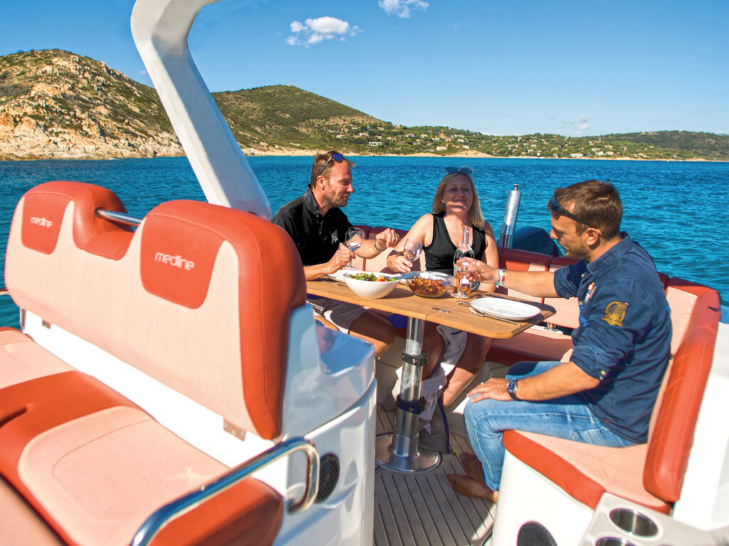 Zodiac Medline 9 aft seating