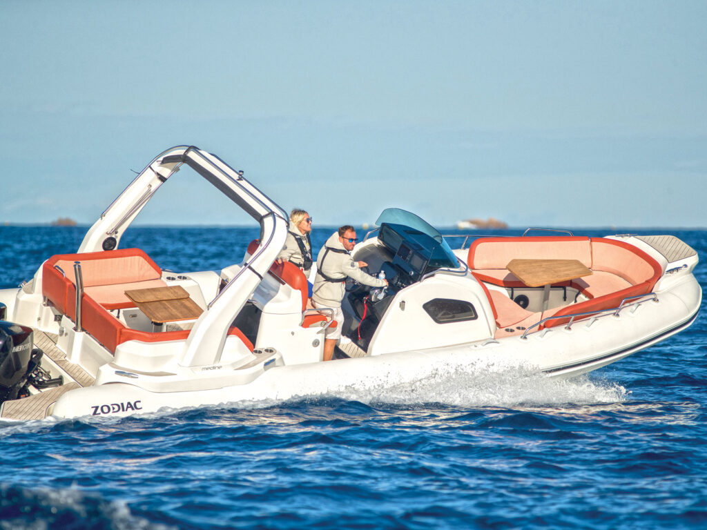 Zodiac Medline 9 in a turn