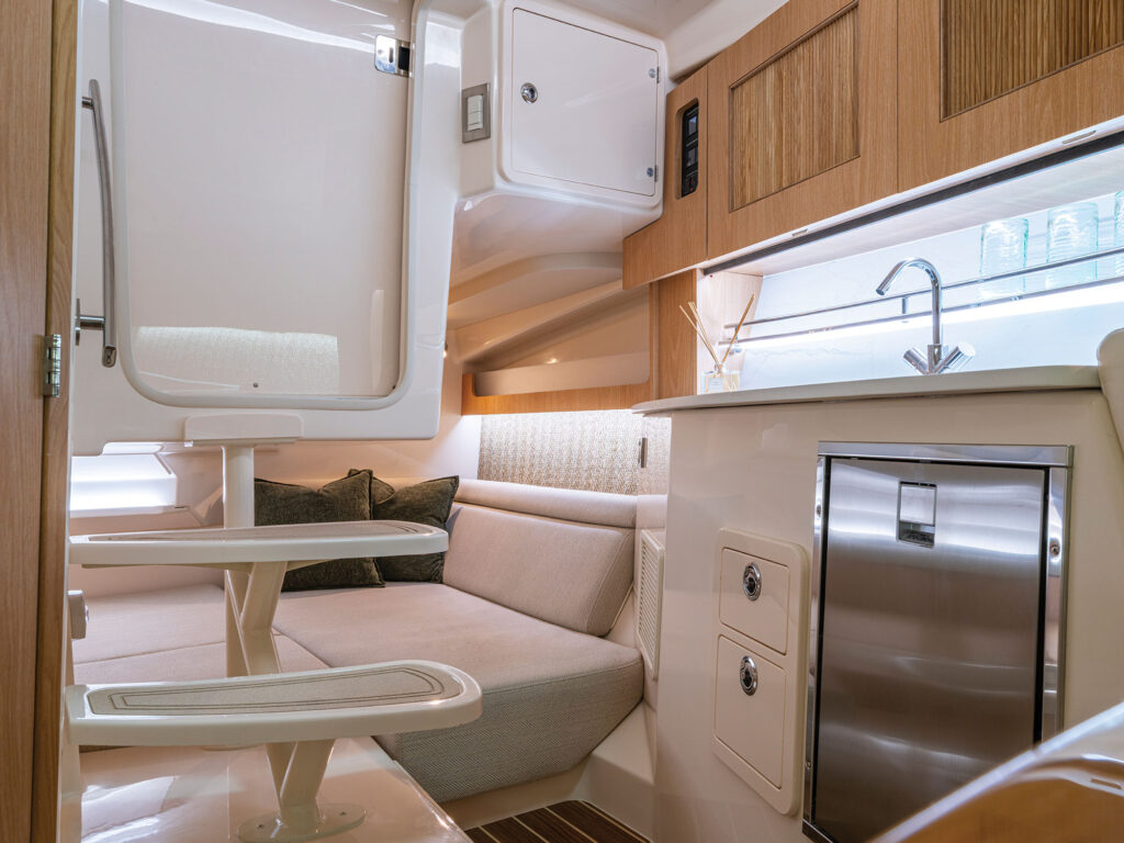 Grady-White Express 340 berth