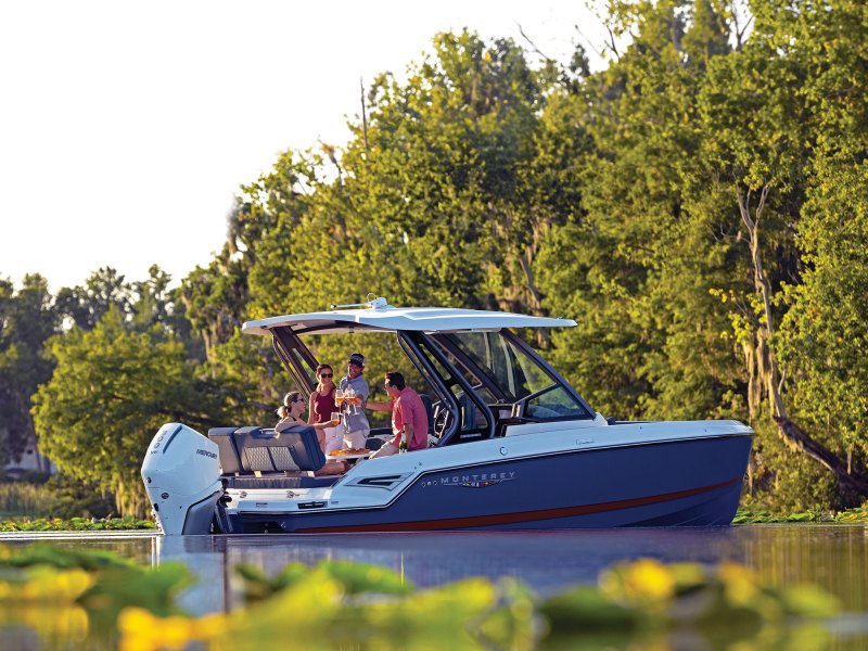 Monterey Elite 25 OB on the lake