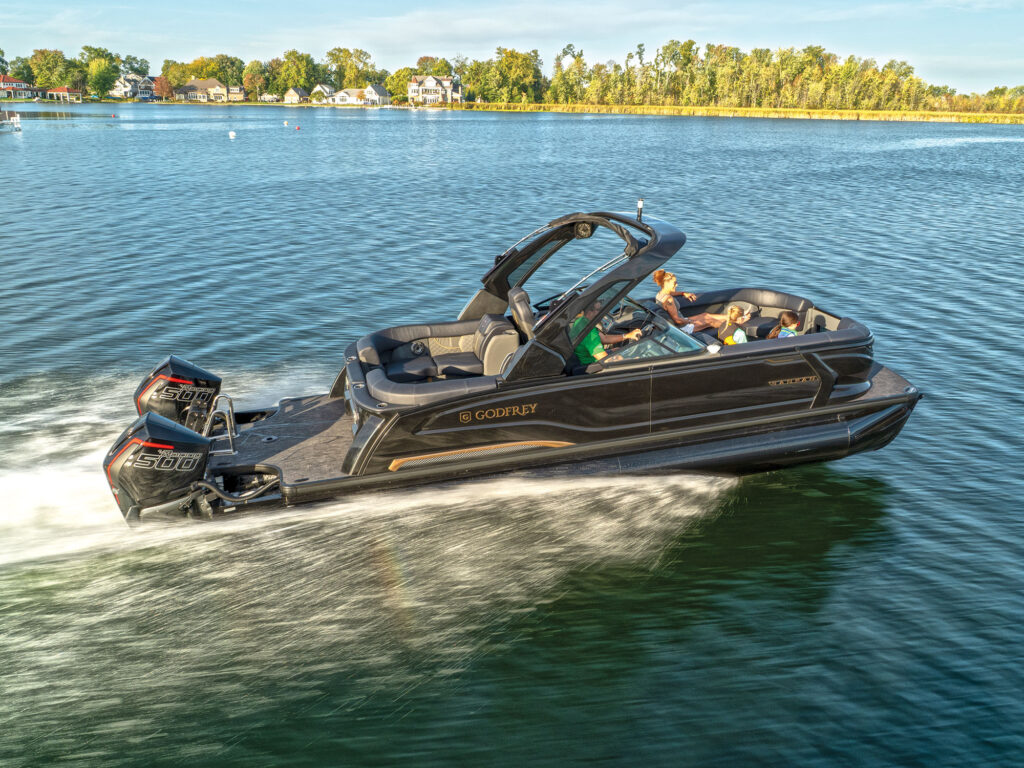 Sanpan 2700 Split Bench with Windshield pontoon