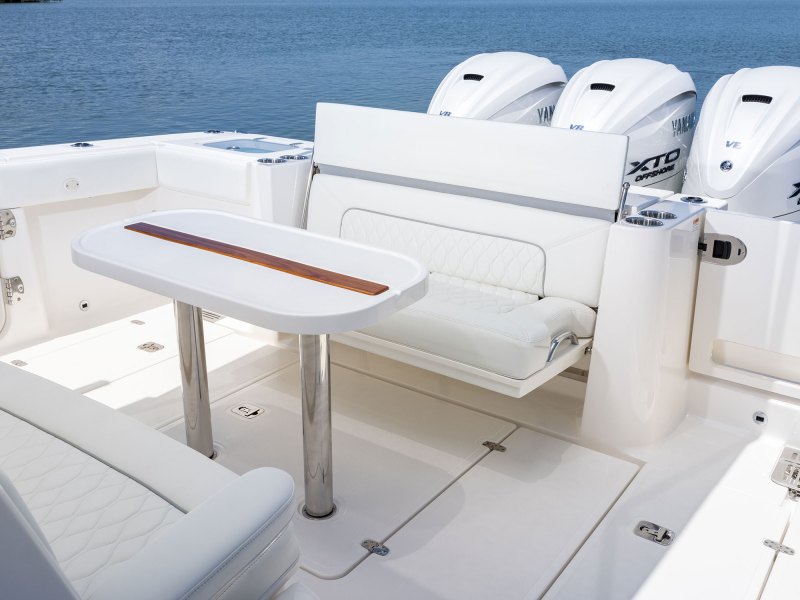 Pursuit S 388 Sport cockpit seating