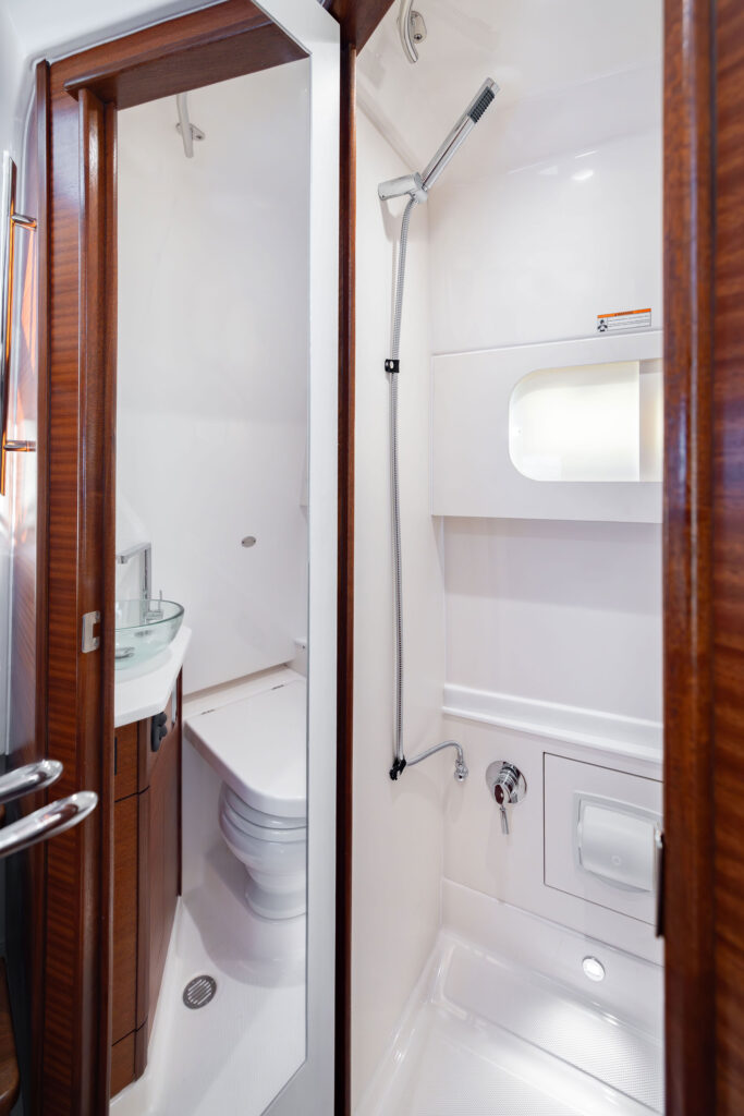 Pursuit S 388 Sport head