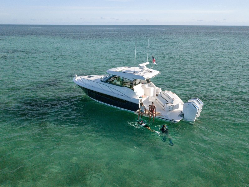Tiara 39 LE snorkeling