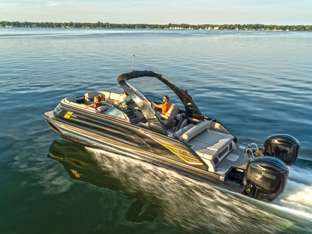 Bennington 27 QX SB on the lake