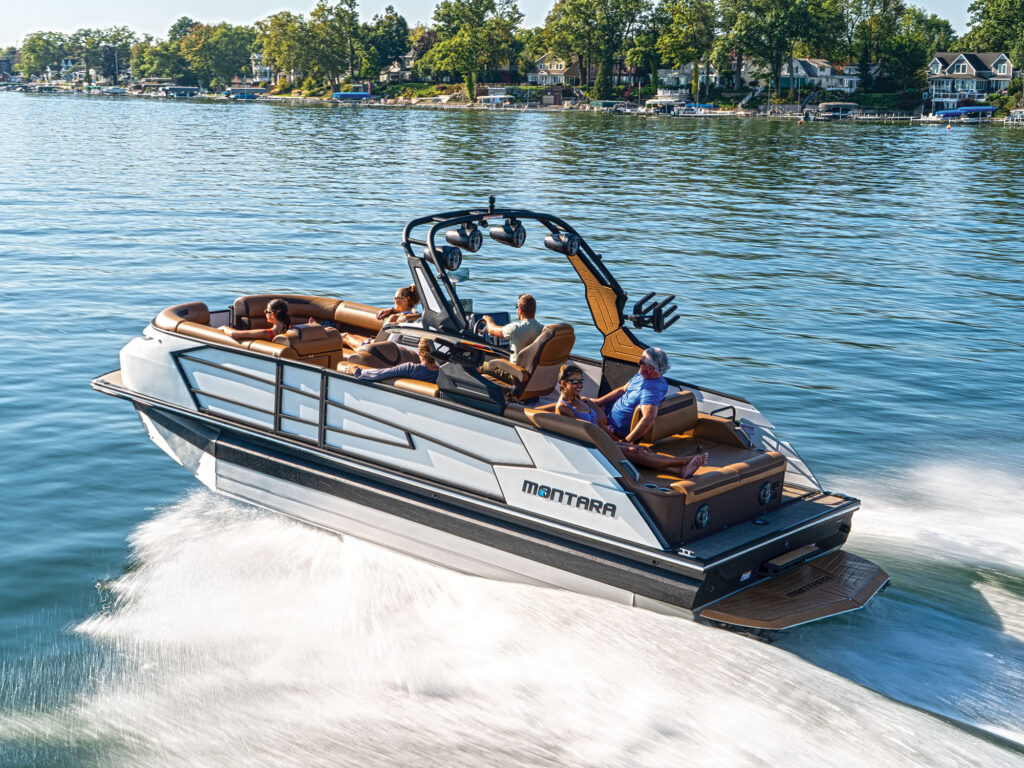 Montara EVO 25 out for a cruise