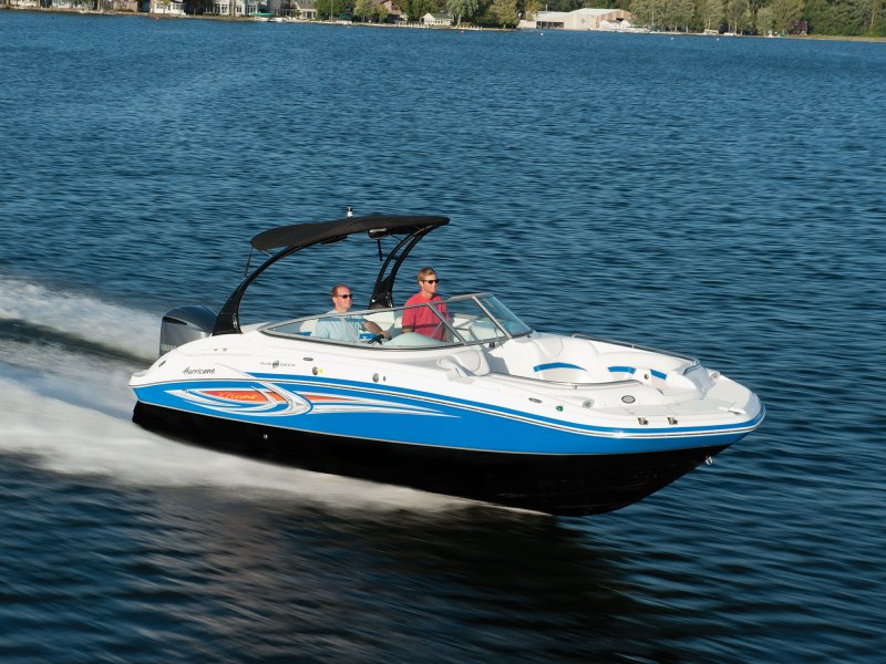 Hurricane deck boat