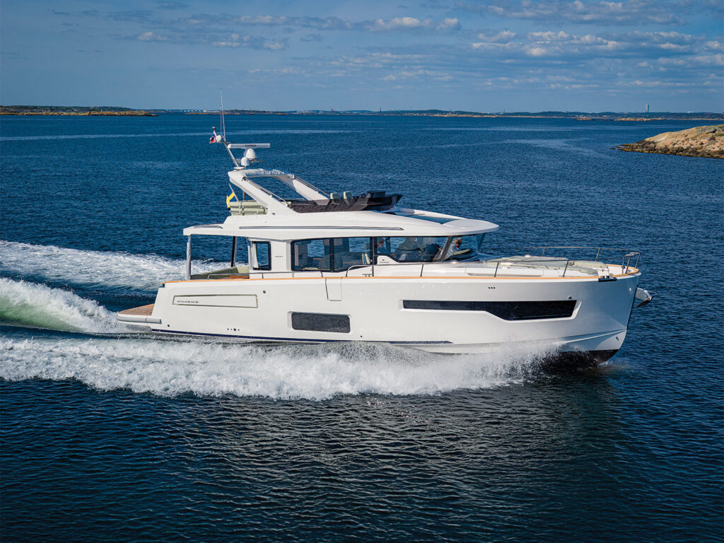 Nimbus flying bridge