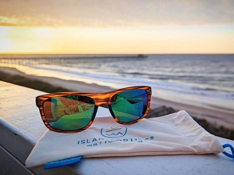 Island Optics Noord on the boardwalk