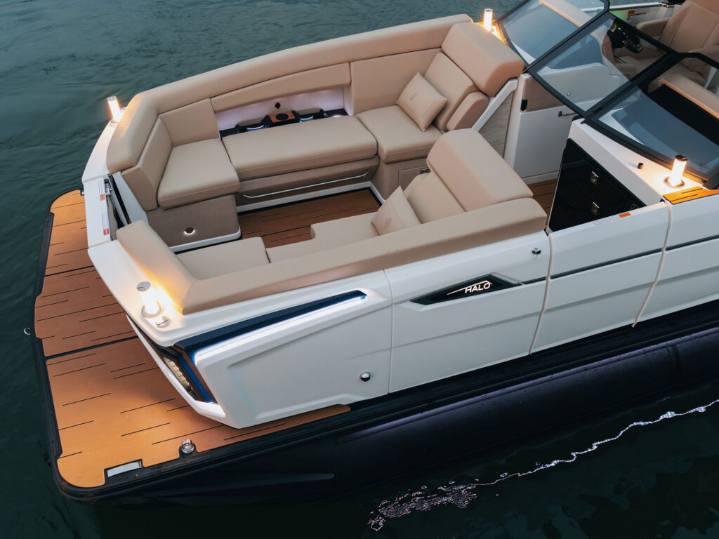 Balise Halo 26L bow seating