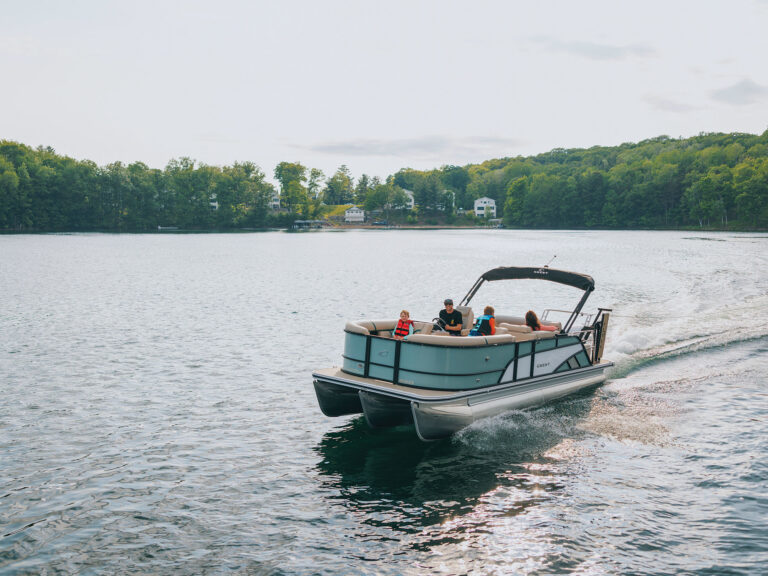 Crest Conquest 230 cruising on the lake