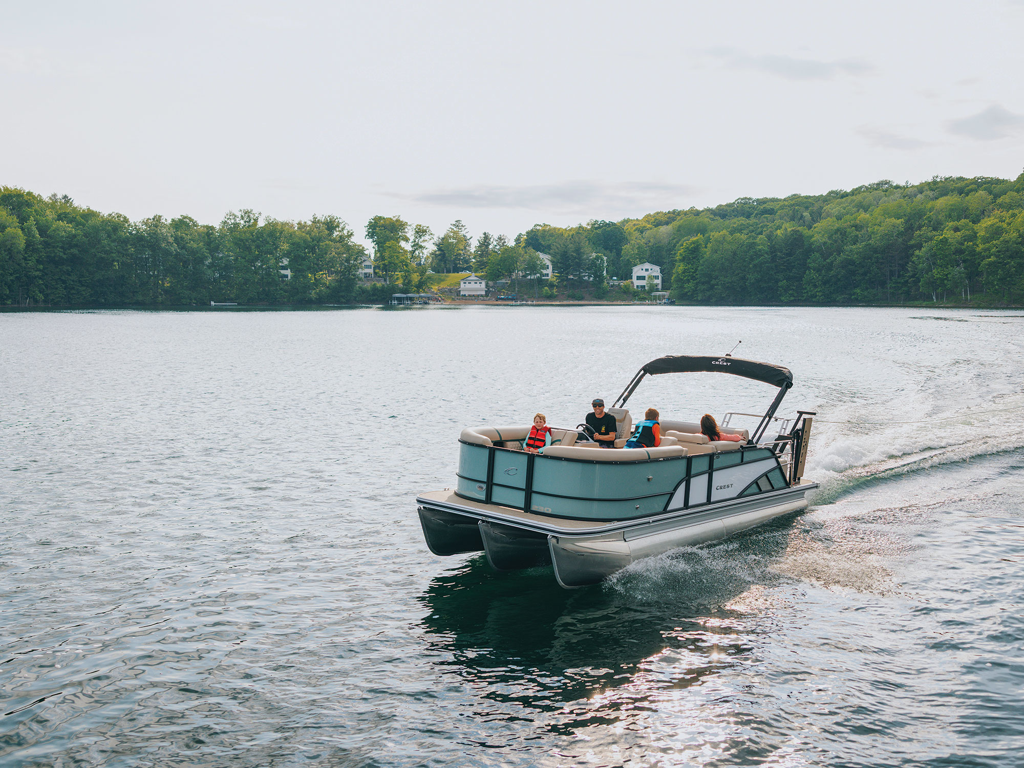Crest Conquest 230 cruising on the lake