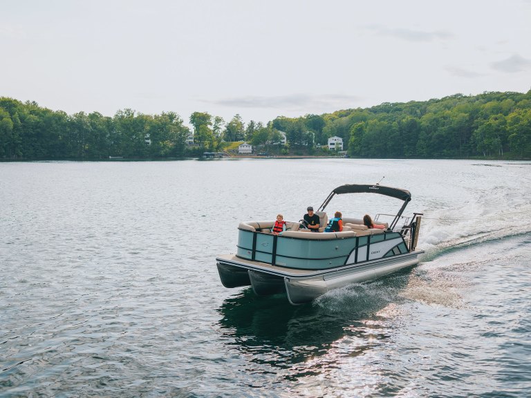 Crest Conquest 230 cruising on the lake