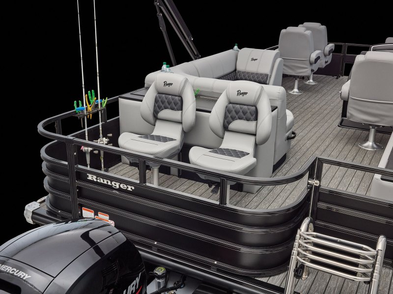 Ranger 223FC aft seating
