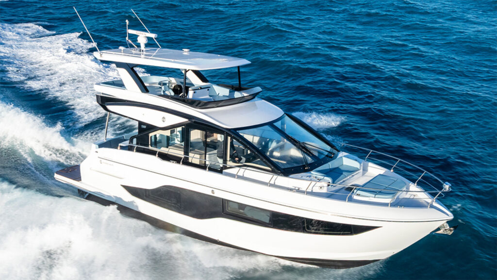 Cruisers Yachts 50 FLY