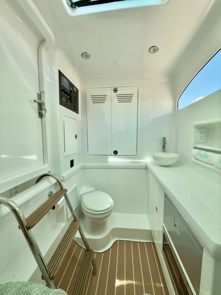 Mag Bay 38 Center Console head