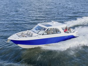 Everglades 437CX running smoothly