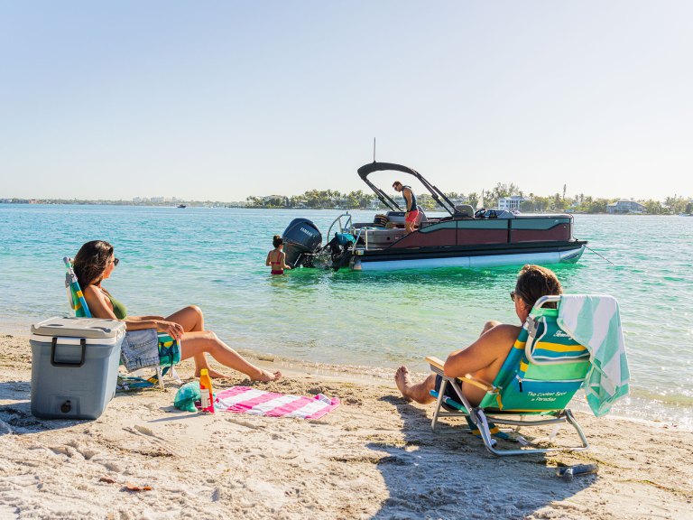 BTG526-Lippert-Article-Main-Image Pontoon anchored near sandbar