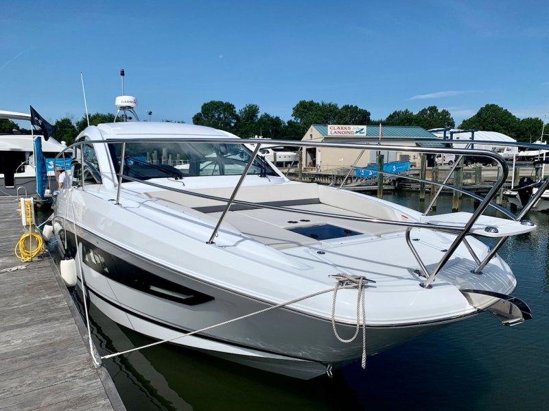 Boat with spring line
