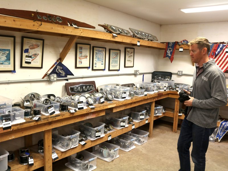 Editor-in-Chief Dan Harding inspecting the auction