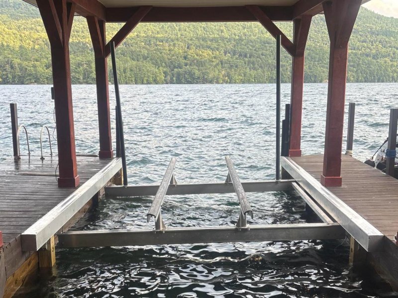 Sunstream LiftBar in a boathouse