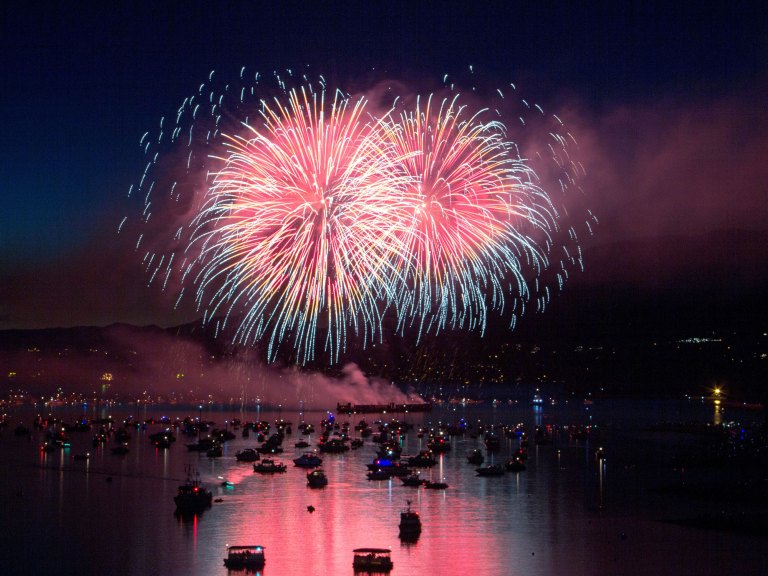 BTG626-WSF-Fireworks Boaters watching fireworks