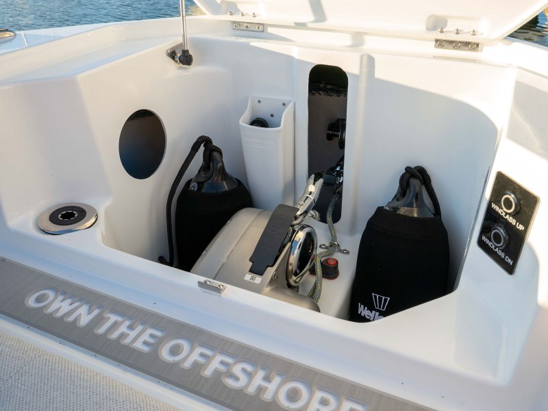 Wellcraft 28 T-Top forward storage
