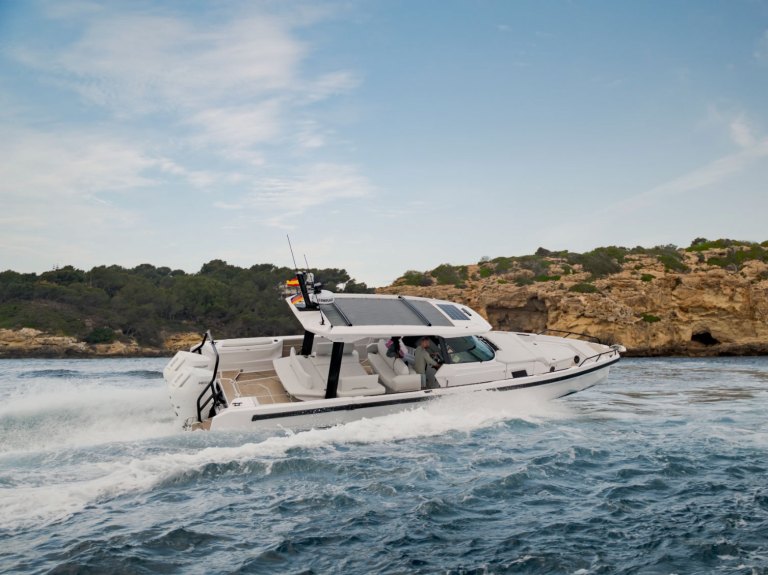 Axopar 38 Sun Top with U-Sofa