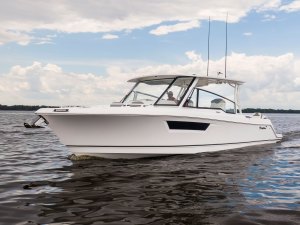EdgeWater 310SC on the water