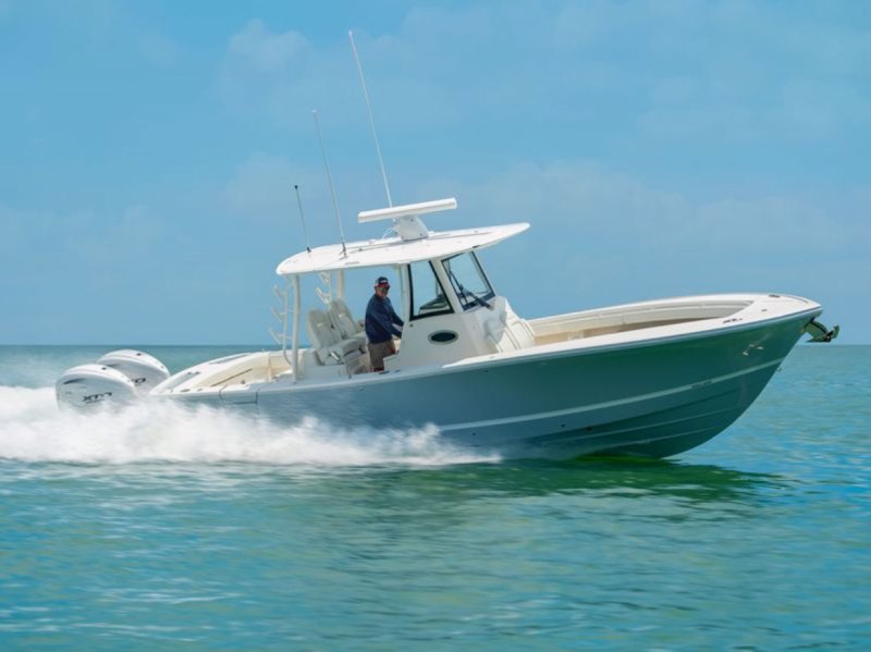 Regulator 31 running offshore