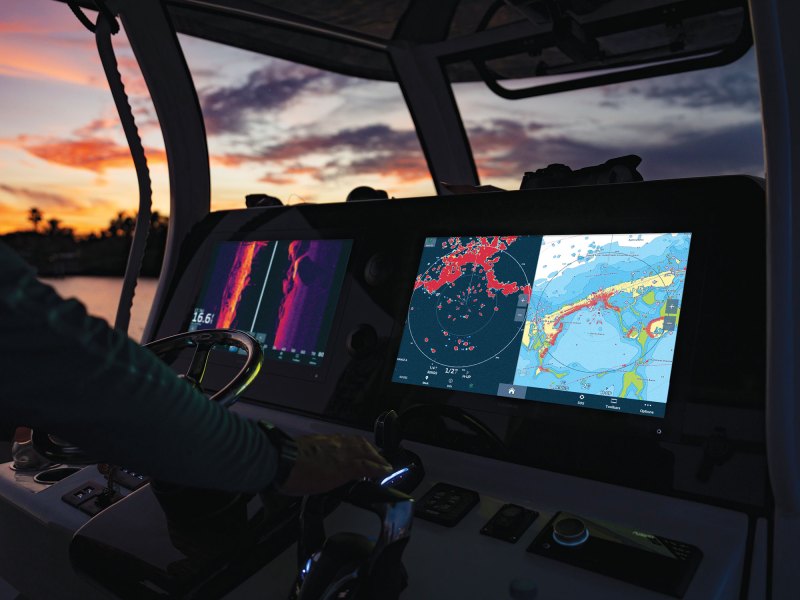 Helm with multiple displays