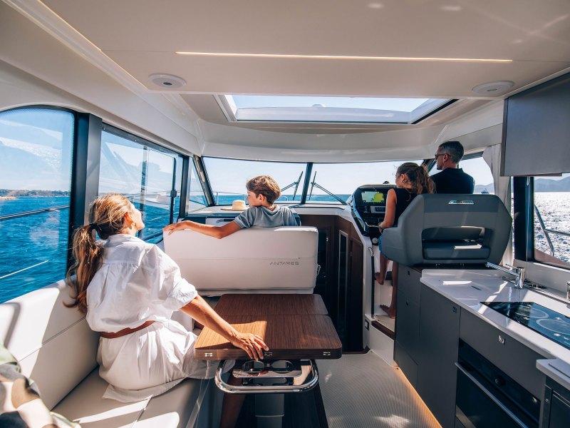 Beneteau Antares 12 Coupe salon