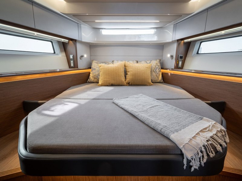 Beneteau Antares 12 Coupe cabin