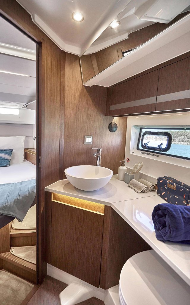 Beneteau Antares 12 Coupe head