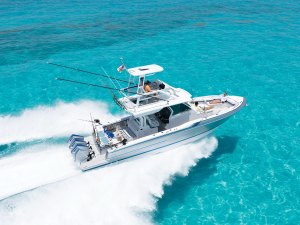 BTG826-Formula-387-1 Formula 387 CCF heading out to fish