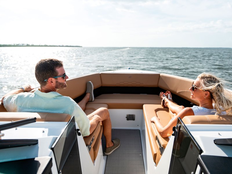 Four Winns H33 bow seating