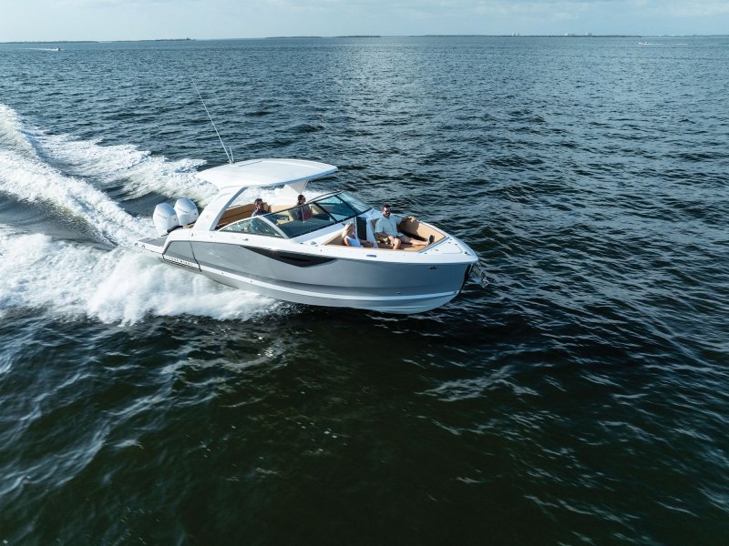 Four Winns H33 running