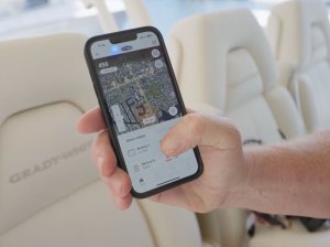 Boater using the Siren Marine app