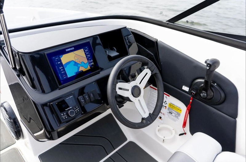 Bayliner V22 helm