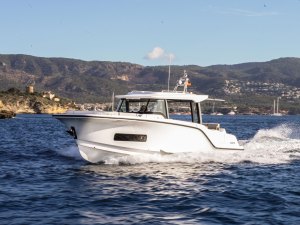 Aiata Wayfinder 38 near the coast