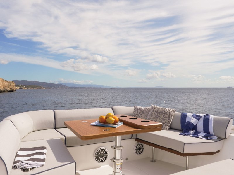 Aiata Wayfinder 38 bow seating