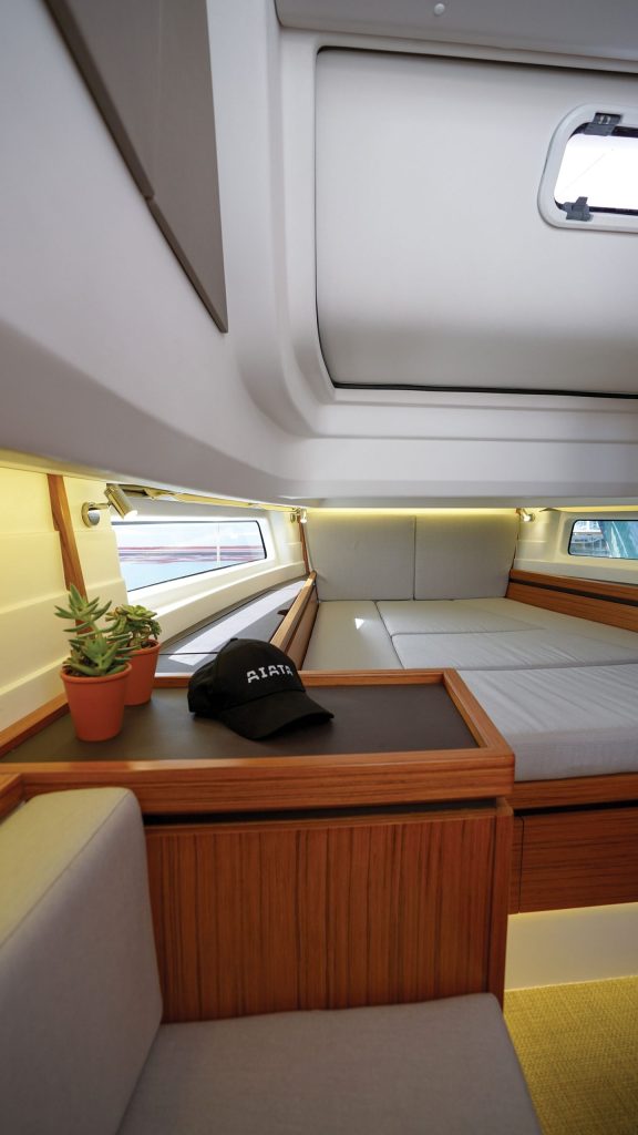 Aiata Wayfinder 38 cabin