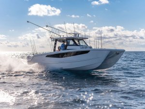 Aquila 36 Molokai offshore