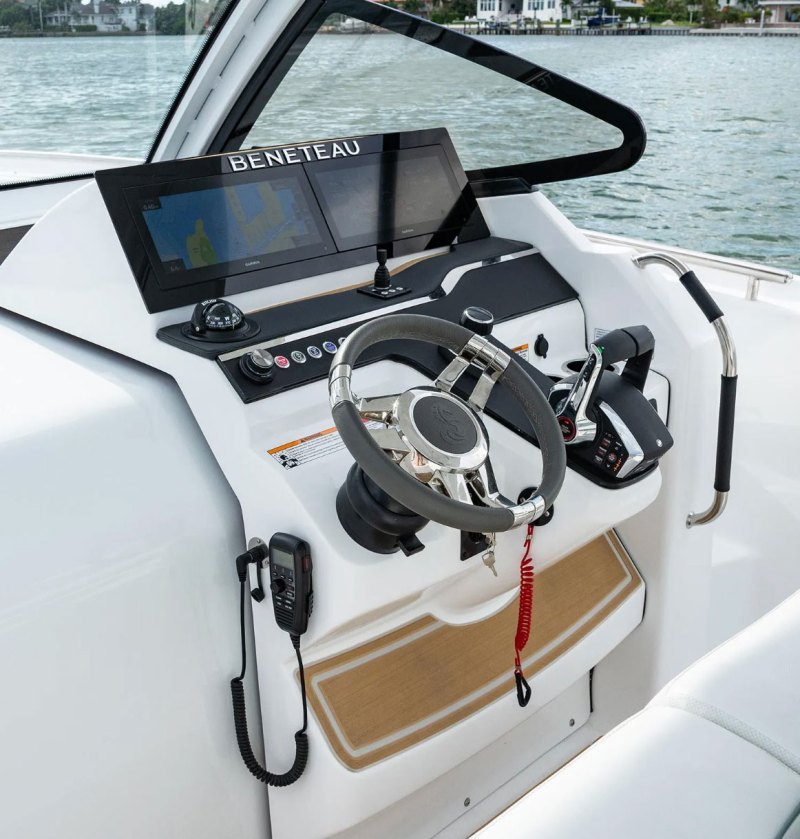 Beneteau Flyer 30 helm