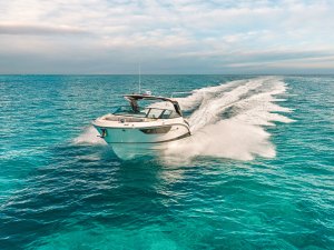 BTG926-Sea-Ray-SLX-360-1 Sea Ray SLX 360 Outboard running on the sea
