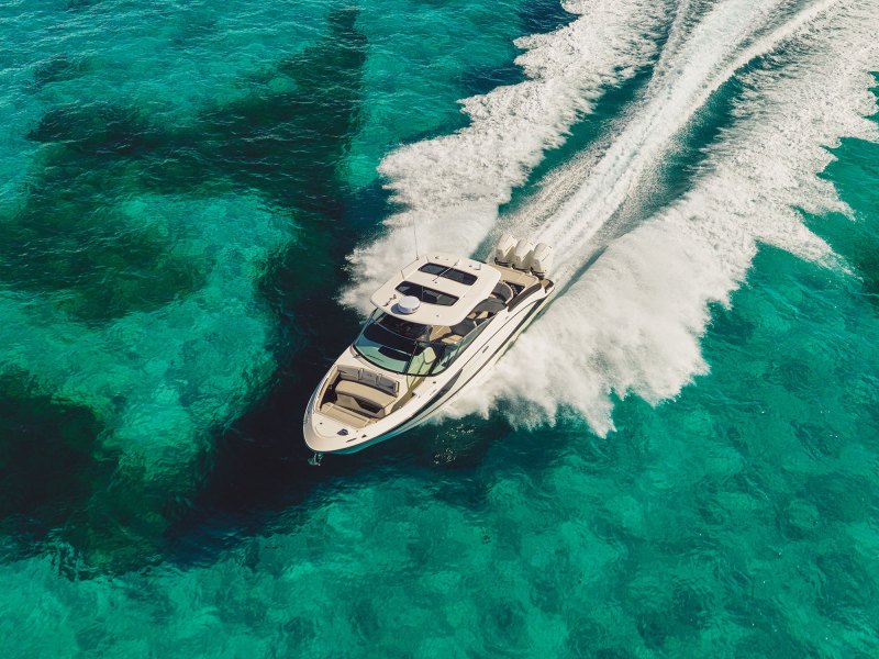 Sea Ray SLX 360 Outboard overhead