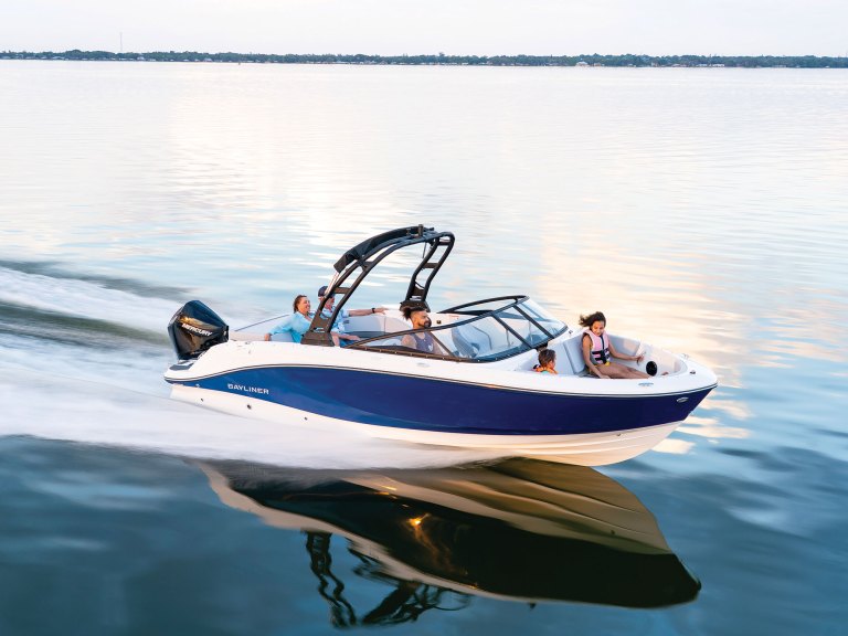 BTG1026-Bayliner-V22-1 Bayliner V22 on the lake