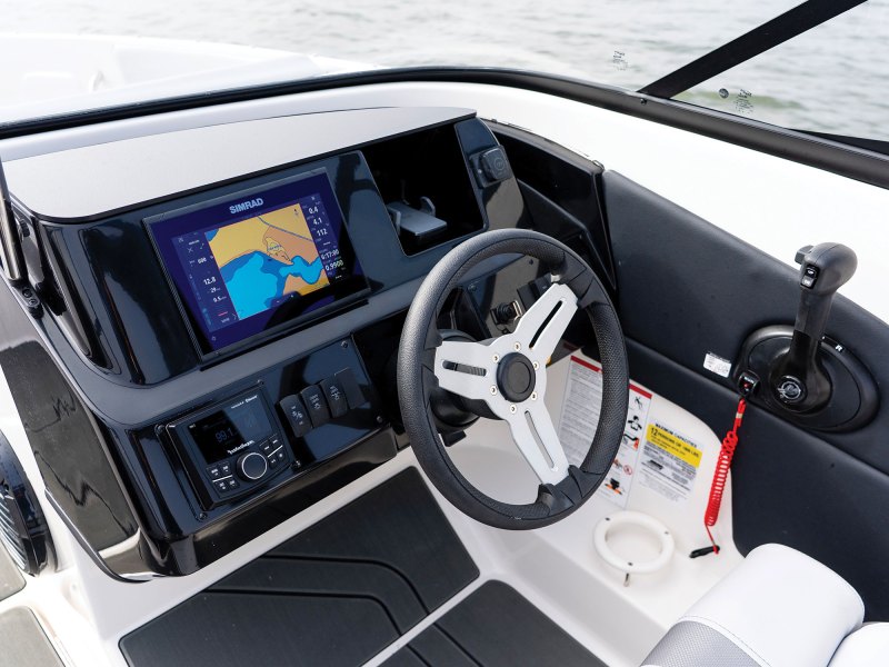 Bayliner V22 helm